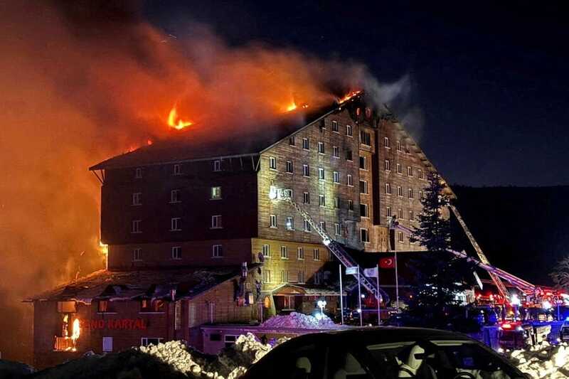 В Турции в гостинице на горнолыжном курорте погибло множество людей