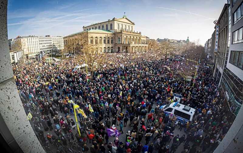 В Мюнхене 250 тысяч человек вышли на протест против партии "Альтернатива для Германии"